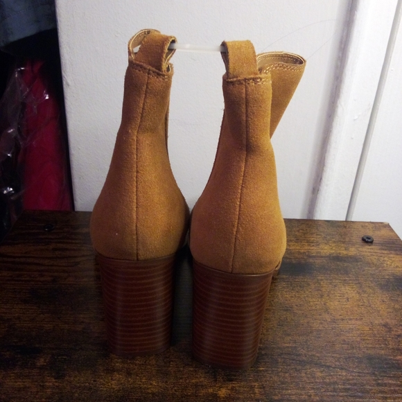 Marc Fisher, NWOT, Women's, Pull-On Boots, Size 6.5, Color Tan, Brown, - Picture 5 of 10